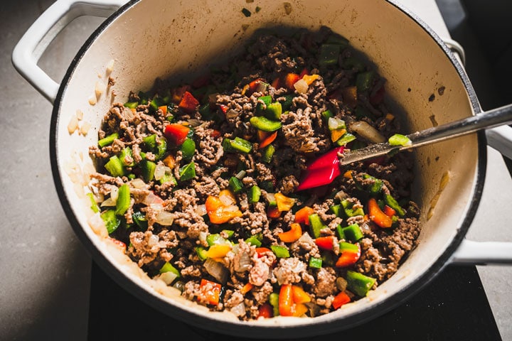 adding peppers to ground beef for chili