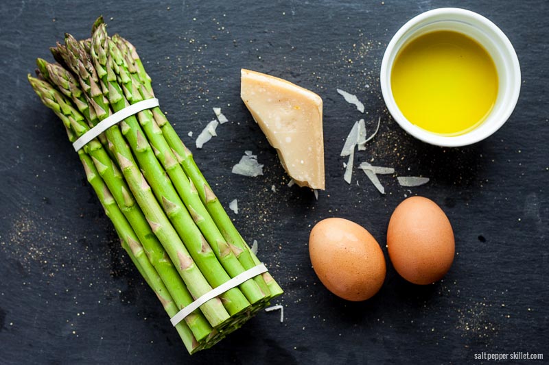 asparagus and fried egg