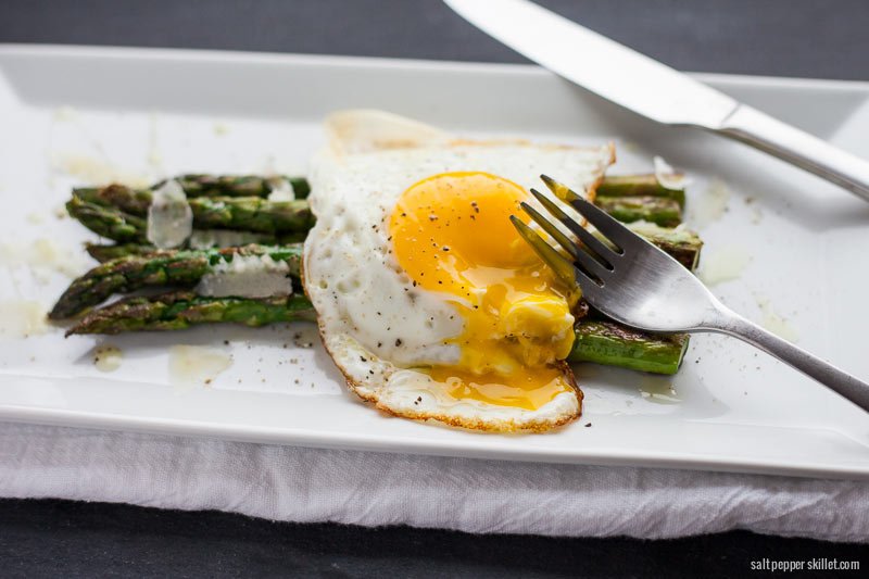 asparagus and fried egg