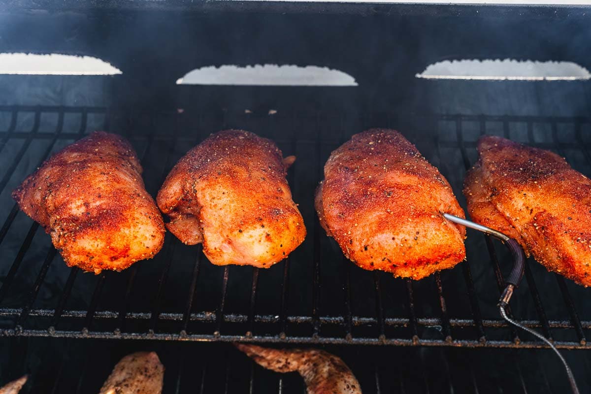 chicken breasts in smoker horizontal