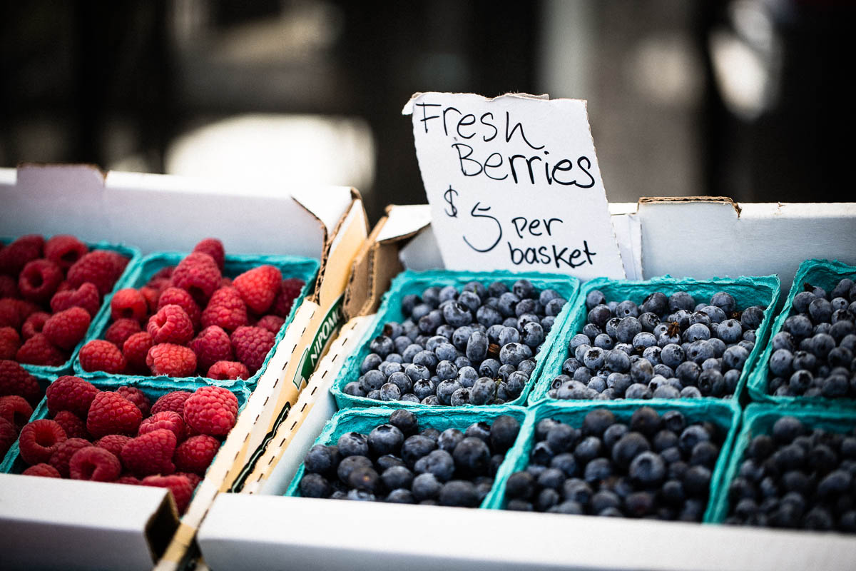 farmers market fresh berries horizontal