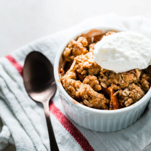  côté crumble de pêche individuel gros plan