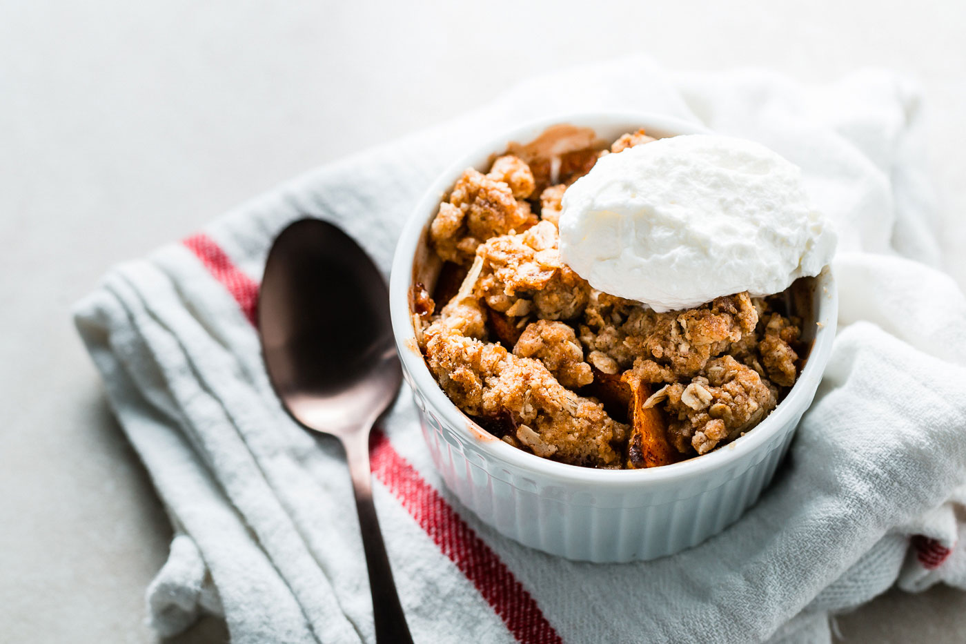 individual peach crumble side close up