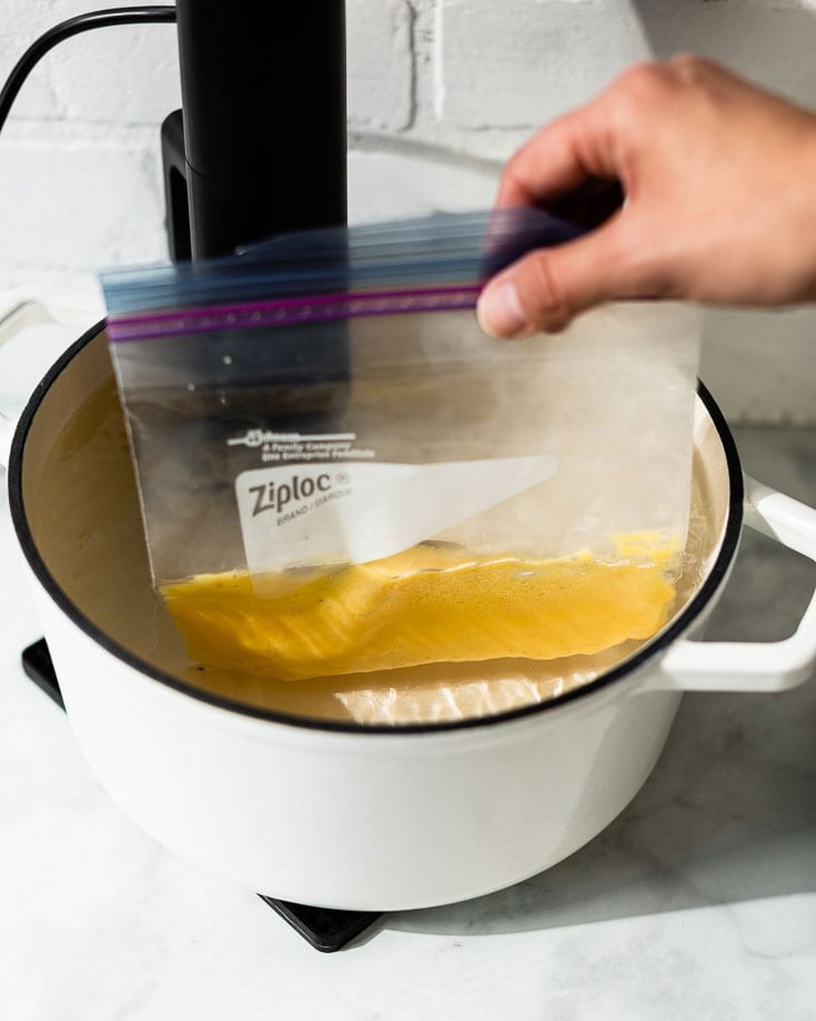 https://saltpepperskillet.com/wp-content/uploads/making-sous-vide-scrambled-eggs.jpg