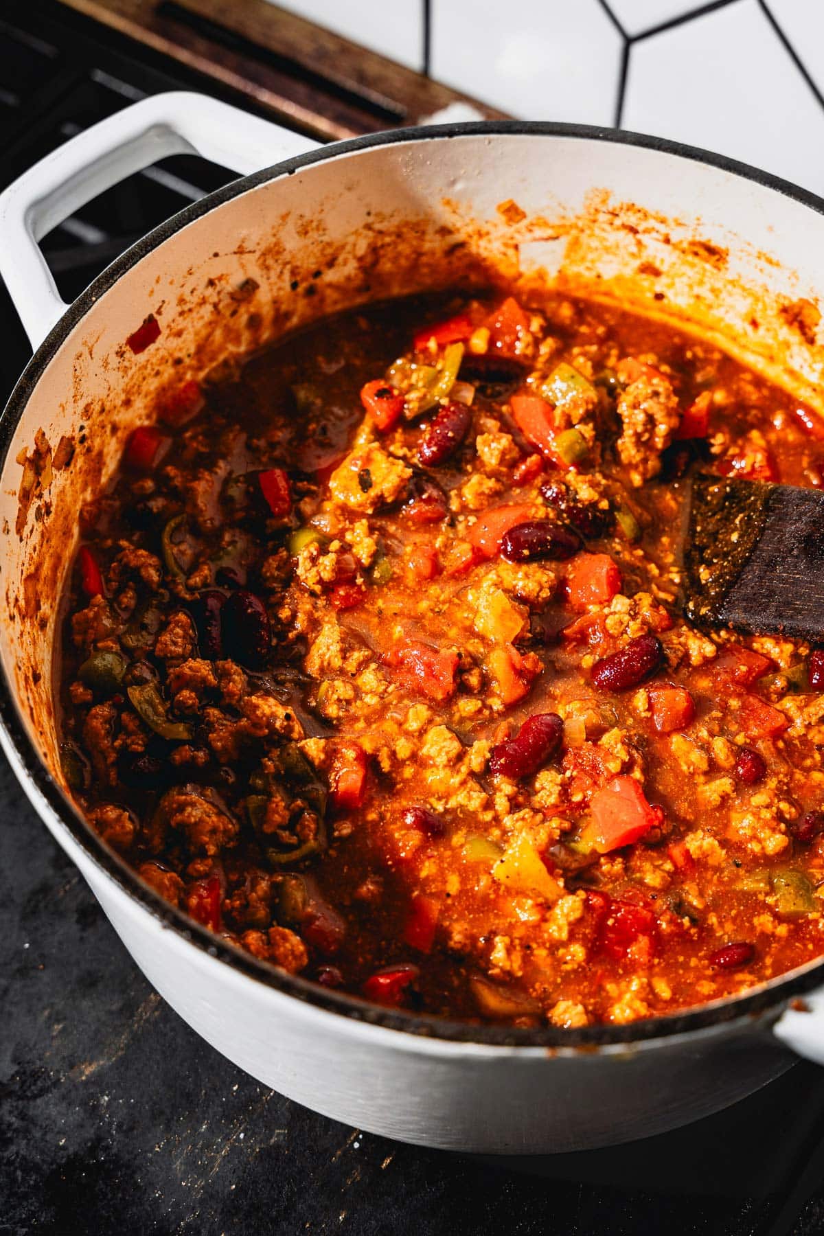 making turkey chili in dutch oven