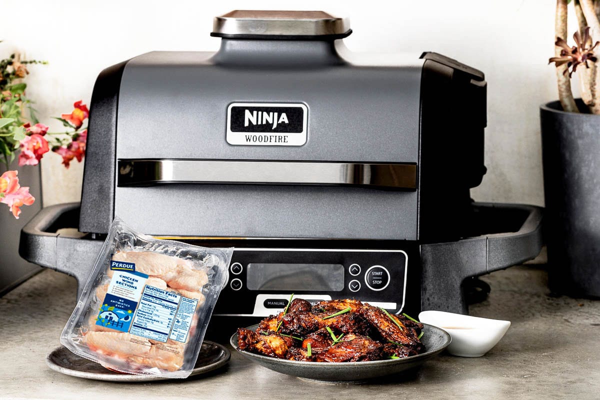 Cooking smoked, crispy chicken wings on the new @NinjaKitchen Woodfire, Ninja Woodfire Grill